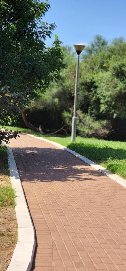 דירת חדר יפה ונעימה באיזור פסטורלי ושקט Apartment Zikhron Ya'akov ภายนอก รูปภาพ